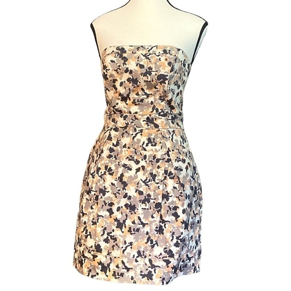 $10$ add on French Connection-strapless corset style mini dress. Size 4 - Picture 5 of 14